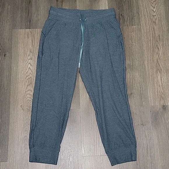 Jogger Crop - Picture 2 of 8